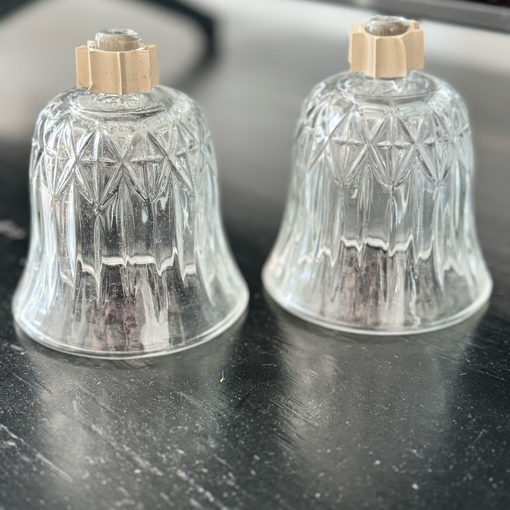 2 Home Interiors Clear Glass candle hold Hurricane Votive Cups Grommets 4 " Tall